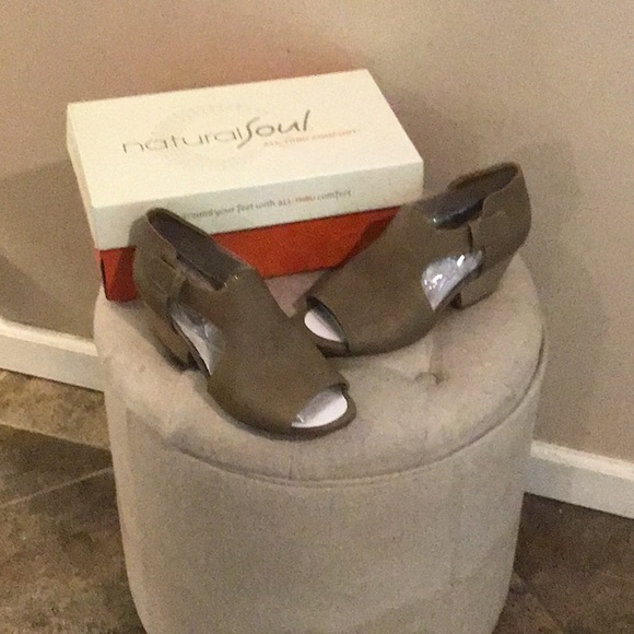 Naturalizer Shoes - Naturalizer NWT Taupe Daya Sandals 7.5M